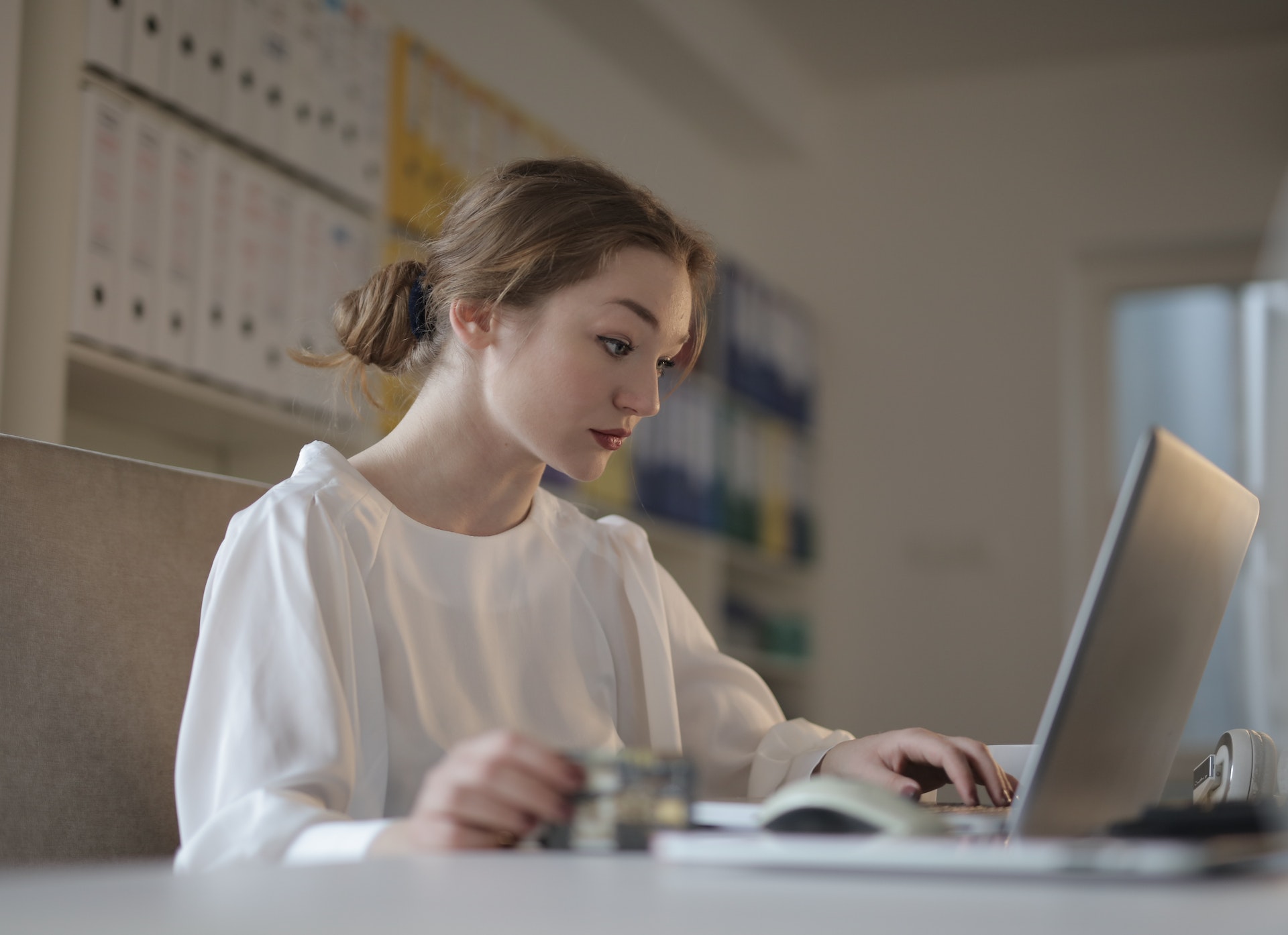 Accountant calculating days payable outstanding on a laptop in an office